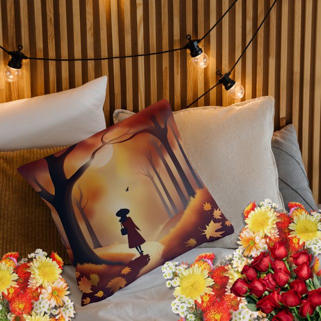 Coussin Lonesome Promenade Chute, Scène Boisée Grande (Beautiful, autumn-colored pillow of a classy  woman taking a stroll through the park)