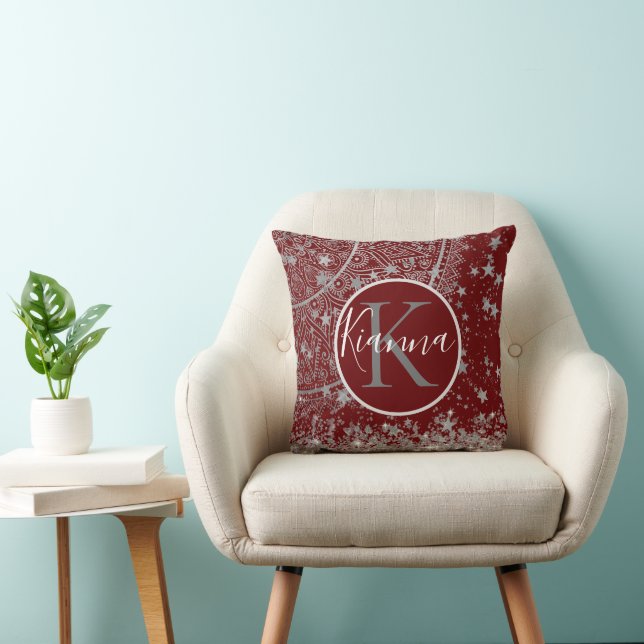 Coussin Lotus Mandala en argent avec étoiles en argent sur (Chaise)