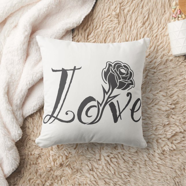 Coussin Love in Bloom: Elegant Typography with a Rose (Couverture)