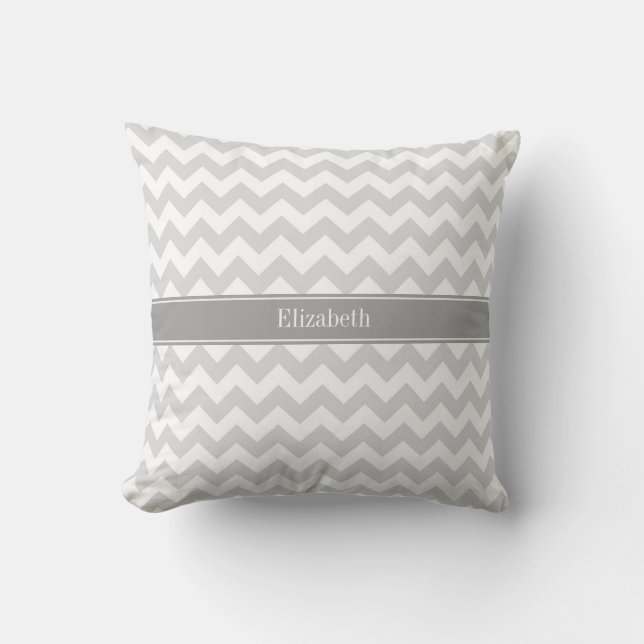 Coussin Lt Gris Chevron Blanc Nom Monogramme (Recto)