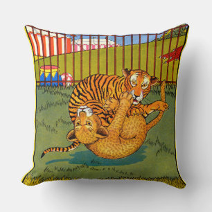 Coussin lutte contre le tigre et le léopard