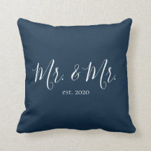 M. Et M. Throw Pillow pour l'anniversaire des jeun