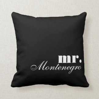 Coussin M. et Mme Custom Throw Pillows | Noir et blanc