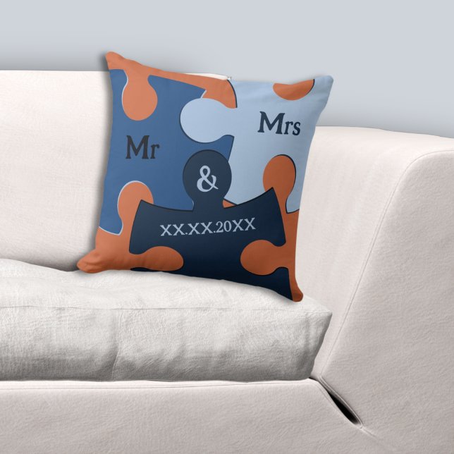 Coussin M. & Mme Date de mariage Pièces de puzzle bleues e (Mr & Mrs Wedding Date Blue & Orange Puzzle Pieces Throw Pillow)