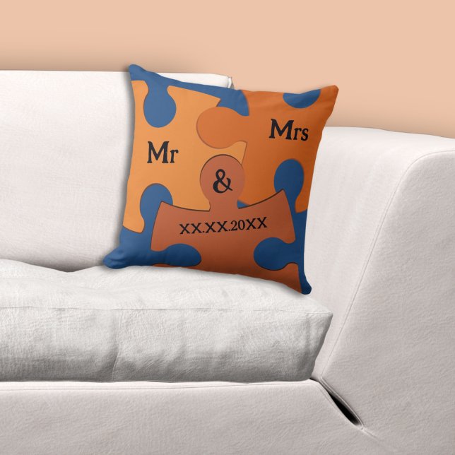 Coussin M & Mme Date de mariage Pièces de puzzle orange et (Mr & Mrs Wedding Date Orange & Blue Jigsaw Pieces Throw Pillow)