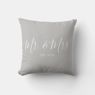 Coussin M. & Mme Throw Pillow pour l'anniversaire des jeun