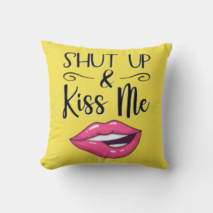 Coussin Magenta lèvres caricaturales Tais-toi et baise-moi