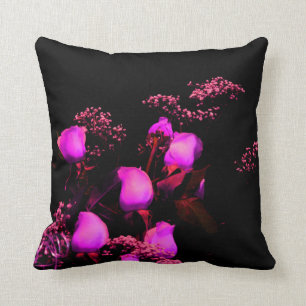 Coussin magenta rose de jet contre le noir
