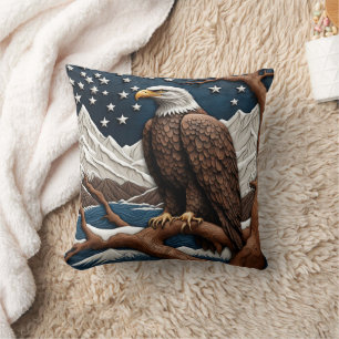 Coussin Majestic Eagle Surplombant les montagnes sereines