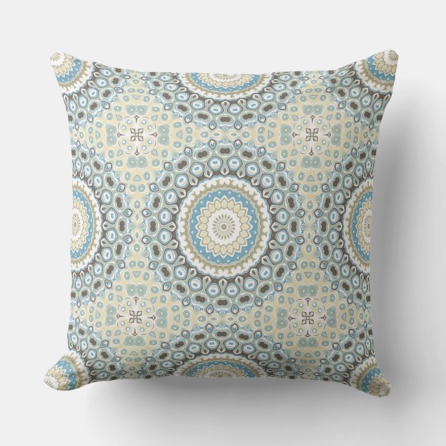 Coussin Mandala côtier dans des tons de sable, de bleu et  (Recto)