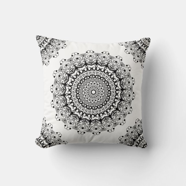 Coussin Mandala floral noir sur un arrière - plan blanc (Recto)