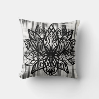 Coussin Mandala Lotus Celtique – Noir et Blanc Minimaliste