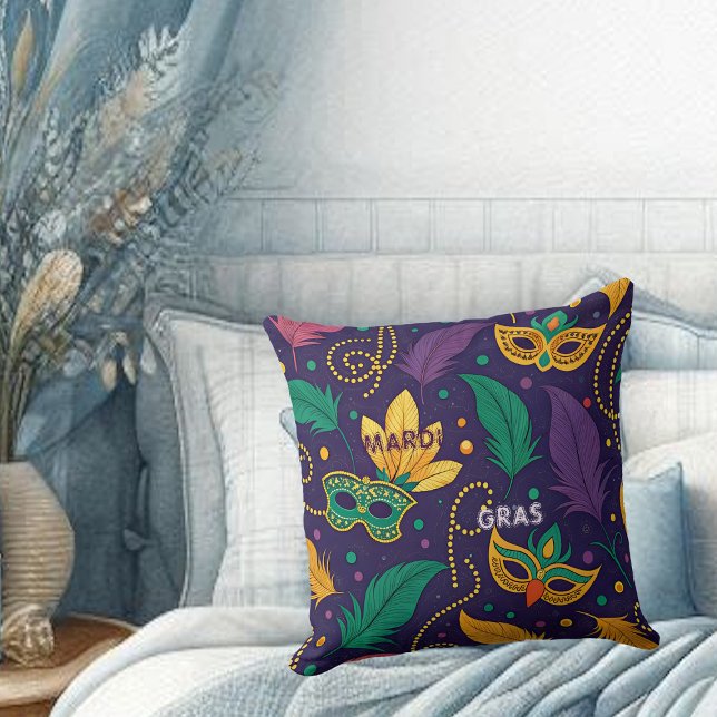 Coussin Mardi Gras Masques perles de plumes or violet vert (Mardi Gras Masks Feather Beads Gold Purple Green Throw Pillow)