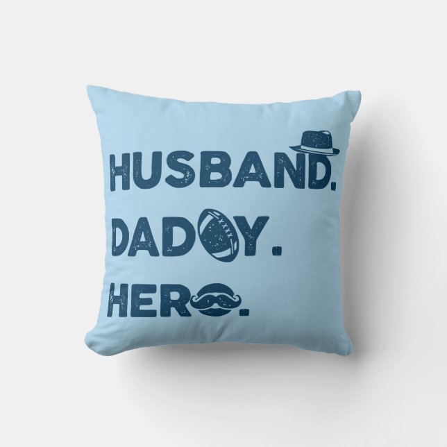 Coussin Mari. Papa. Héros. Graphisme rétro (Recto)