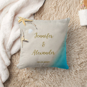 Coussin Mariage de jeunes mariés sur une plage océanique t