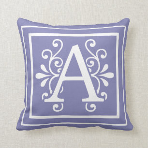 Coussin Marquez avec des lettres un pourpre de bigorneau