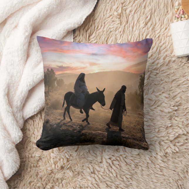 Coussin Mary and Joseph Traveling To Bethlehem (Couverture)