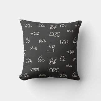 Coussin Mathématiques et alphabet sur tableau noir