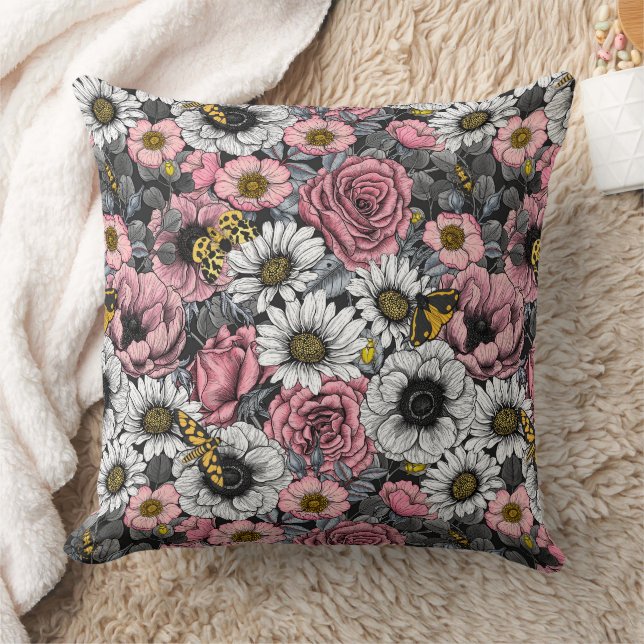 Coussin Mélange de papillons de nuit en rose et gris (Couverture)