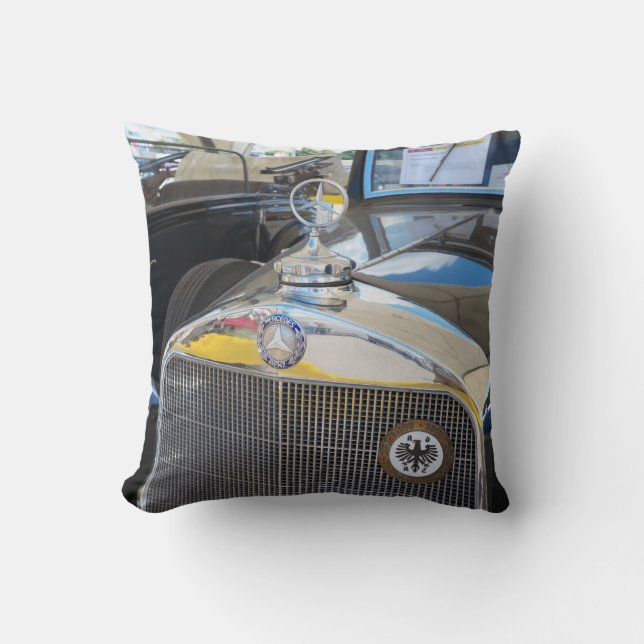 Coussin Mercedes-Benz 260D. Première voiture diesel au mon (Recto)