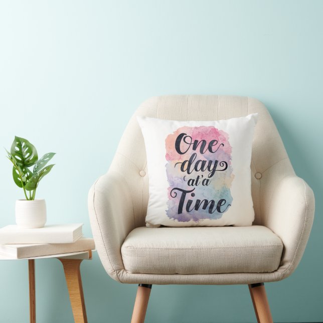 Coussin Message de motivation à l'aquarelle douce (Chaise)