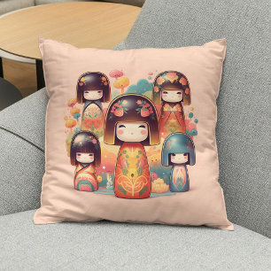 Coussin Mignons poupées Kokeshi aquarelle rose poudré