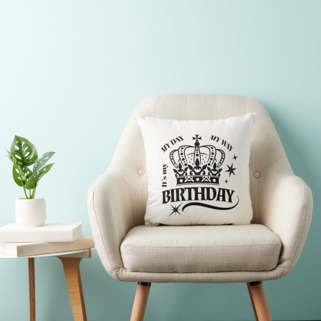 Coussin Minimal Black Crown Birthday Quote Typography (Chaise)