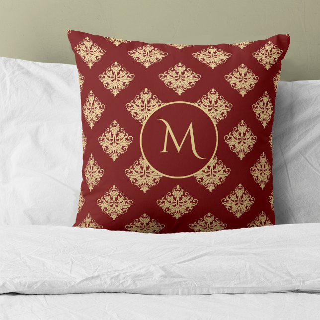 Coussin Modèle de Damas d'or Monogramme sur rouge (Créateur téléchargé)