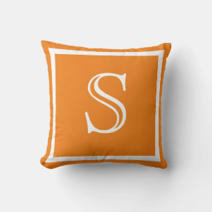 Coussin MONOGRAM Solid Orange blanc script uni couleur