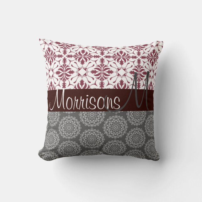 Coussin Monogramme bourgogne et gris damassé (Recto)
