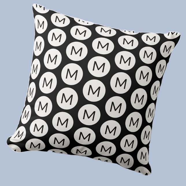 Coussin Monogramme Motif initial du point noir personnalis (Polka dot spot pattern modern monogram initial personalized pillow In black and white)