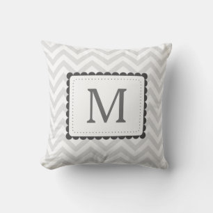 Coussin Monogramme Personnalisé De Chevron Gris Et Blanc