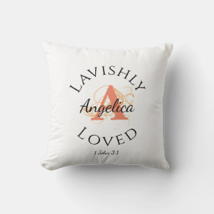 Coussin Monogramme personnalisé LAVISHLY LOVED Peach