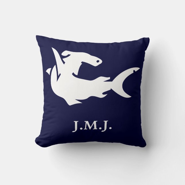 Coussin Monogramme sous requin blanc sur bleu marine (Recto)