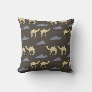 Coussin Motif de chameau avec des pyramides bleues