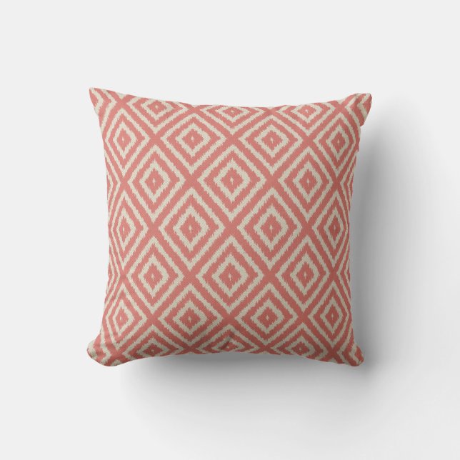 Coussin Motif de diamant d'Ikat dans rose et crème de (Recto)