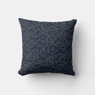 Coussin Motif de filigrane doré tourbillonnant sur fond bl