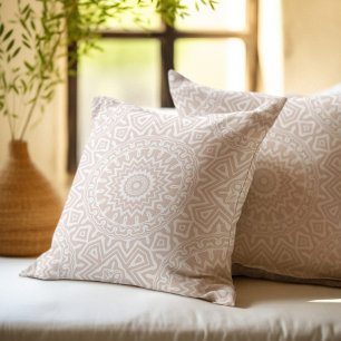 Coussin Motif de mandala à la crème abstraite