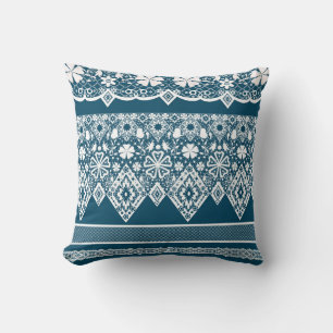 Coussin Motif en dentelle bleue.