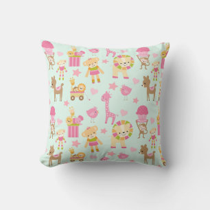 Coussin Motif mignon avec des animaux heureux et des jouet