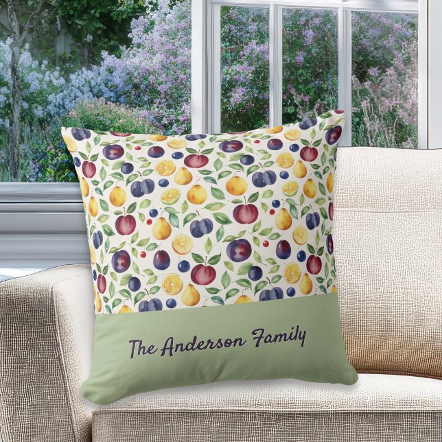 Coussin Motif personnalisé de fruits et de feuilles (A stylish throw pillow with custom family name, with fruits and leaves pattern)