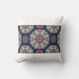 Coussin Motif sans couture avec ornement fleuri homme ethn