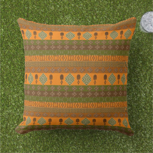 Coussin motif tribal rayé d'origine africaine.