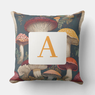 Coussin Motif Whimsical Botanical Mushroom avec Monogramme