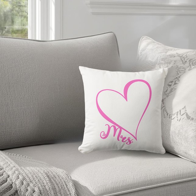 Coussin Mrs. Pink Heart Throw Pillow (Créateur téléchargé)