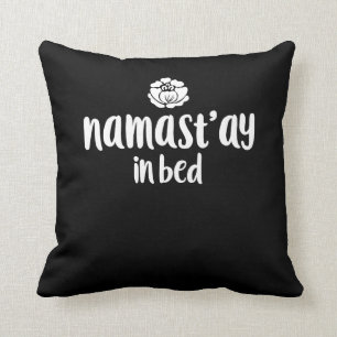 Coussin namaste dans le lit namast'ay dans le lit