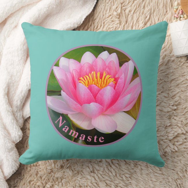 COUSSIN NAMASTE EAU ROSE LILY BLOSSOM LANCE PILLOW (Couverture)