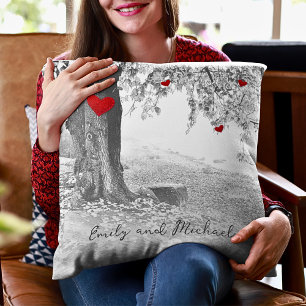 Coussin Nature Noir Et Blanc Aux Cœurs Rouges