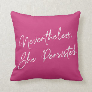 Coussin "Néanmoins, elle a persisté" Phrase Typographique