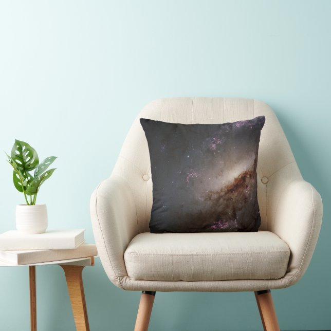 Coussin Ngc 4258 Sous Formation D'Étoiles Intenses. (Chaise)